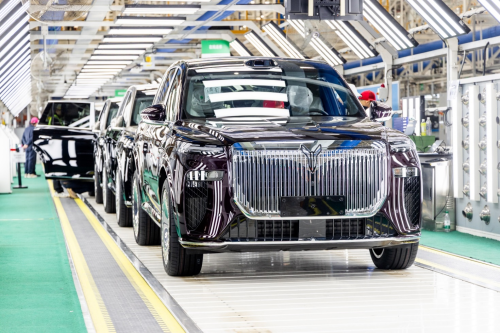 嵐圖汽車擬3月19日登陸港股，人工智能應(yīng)用軟件開發(fā)成戰(zhàn)略新支點(diǎn)